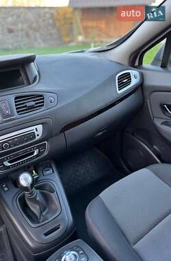 Минивэн Renault Grand Scenic 2012 в 