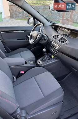 Минивэн Renault Grand Scenic 2012 в 