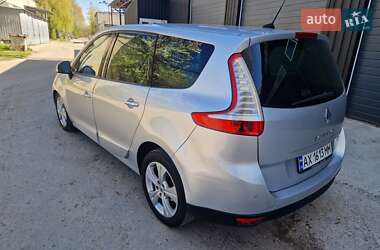 Минивэн Renault Grand Scenic 2011 в 