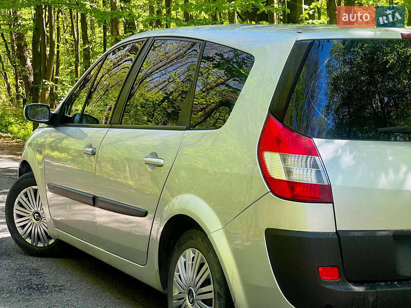 Renault Grand Scenic 2005
