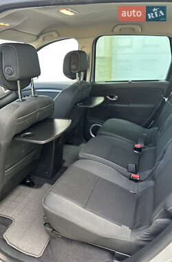 Минивэн Renault Grand Scenic 2009 в 