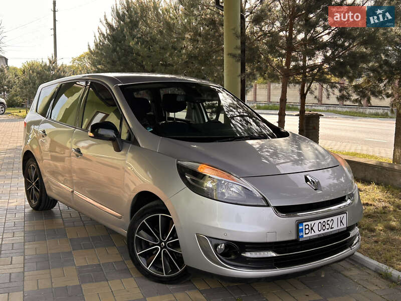 Минивэн Renault Grand Scenic 2012 в 