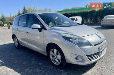 Минивэн Renault Grand Scenic 2011 в 