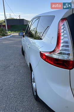 Минивэн Renault Grand Scenic 2012 в 