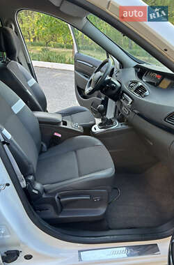 Минивэн Renault Grand Scenic 2012 в 
