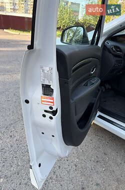 Минивэн Renault Grand Scenic 2012 в 