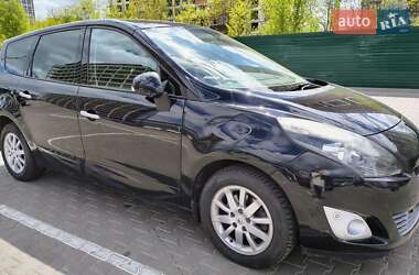 Минивэн Renault Grand Scenic 2011 в 