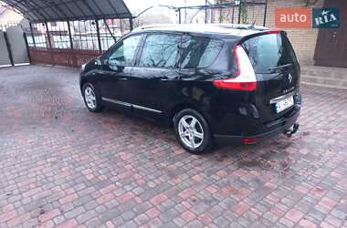 Минивэн Renault Grand Scenic 2013 в 
