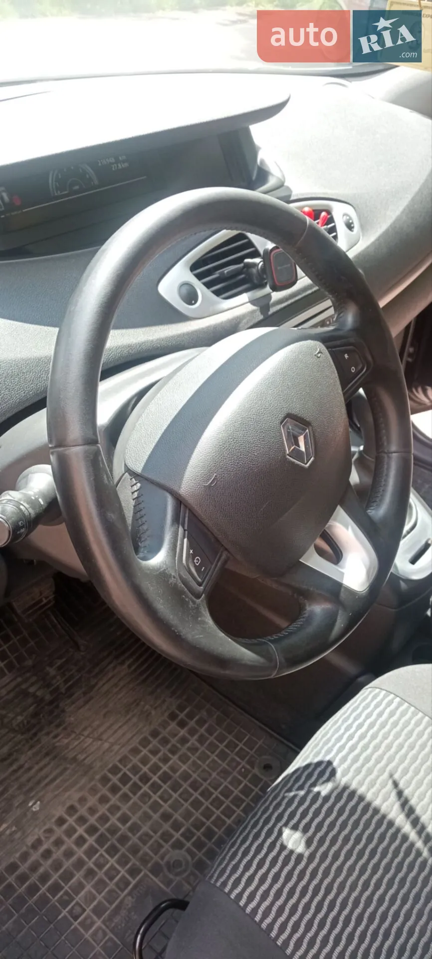 2010 Renault Scenic - мініатюра 18