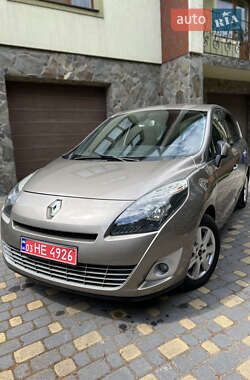 Минивэн Renault Grand Scenic 2009 в 