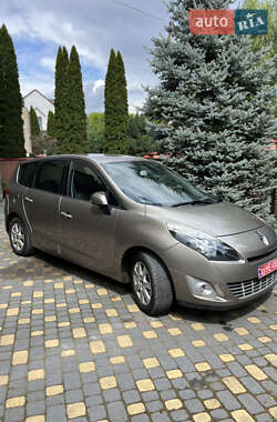 Минивэн Renault Grand Scenic 2009 в 