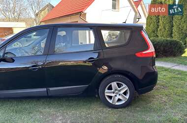 Минивэн Renault Grand Scenic 2013 в 