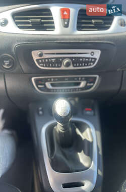 Минивэн Renault Grand Scenic 2011 в 