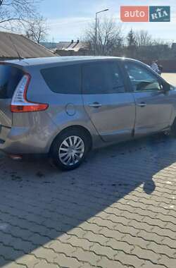Минивэн Renault Grand Scenic 2011 в 