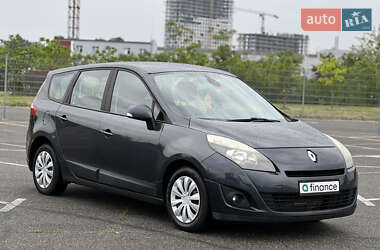 Минивэн Renault Grand Scenic 2010 в 