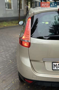 Мінівен Renault Grand Scenic 2011 в 