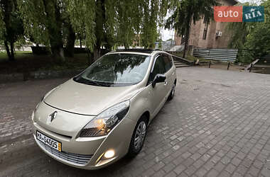 Мінівен Renault Grand Scenic 2011 в 