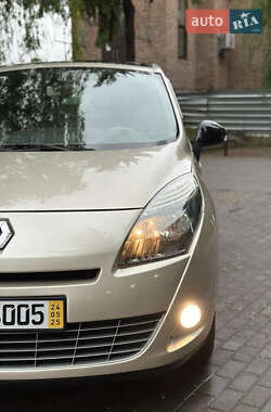 Мінівен Renault Grand Scenic 2011 в 