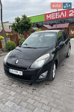Минивэн Renault Grand Scenic 2011 в 