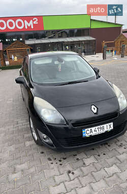 Минивэн Renault Grand Scenic 2011 в 