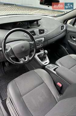 Минивэн Renault Grand Scenic 2015 в 