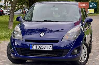 Минивэн Renault Grand Scenic 2010 в 