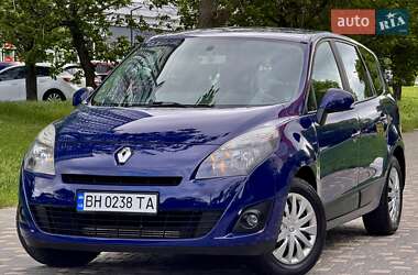 Минивэн Renault Grand Scenic 2010 в 