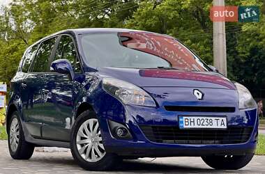 Минивэн Renault Grand Scenic 2010 в 