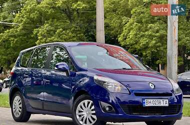 Минивэн Renault Grand Scenic 2010 в 