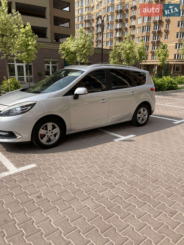 Минивэн Renault Grand Scenic 2012 в 