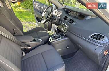 Минивэн Renault Grand Scenic 2016 в 
