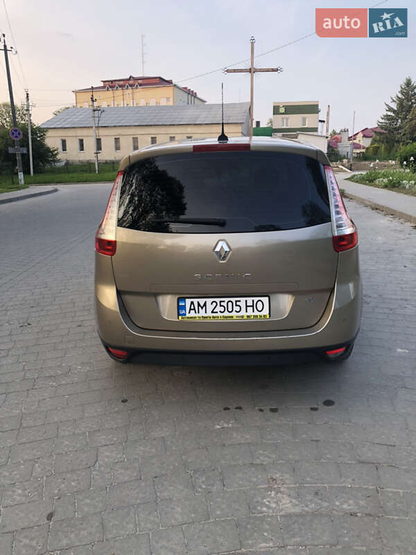 Минивэн Renault Grand Scenic 2013 в Городке