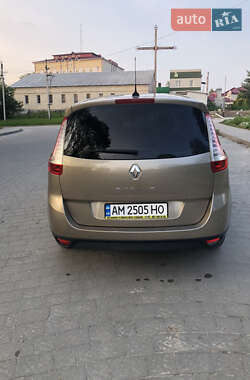 Мінівен Renault Grand Scenic 2013 в 
