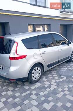 Минивэн Renault Grand Scenic 2010 в 