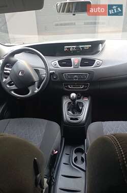 Минивэн Renault Grand Scenic 2010 в 