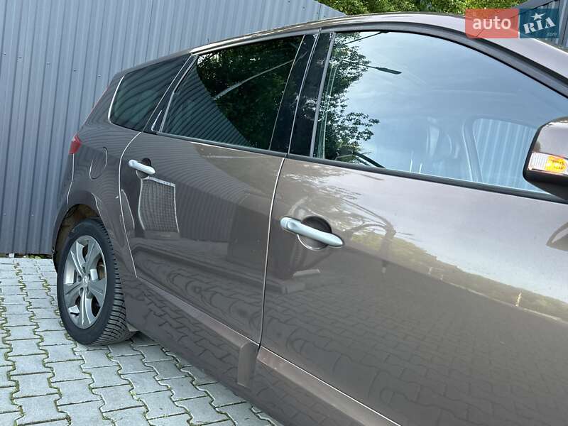 Мінівен Renault Grand Scenic 2010 в Дрогобичі