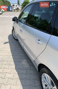 Мінівен Renault Grand Scenic 2012 в 