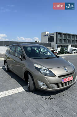 Минивэн Renault Grand Scenic 2009 в 
