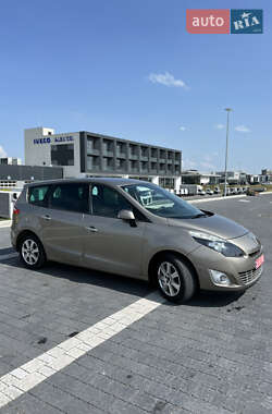 Минивэн Renault Grand Scenic 2009 в 