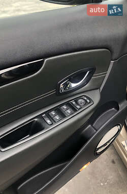 Минивэн Renault Grand Scenic 2016 в 