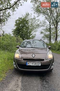 Минивэн Renault Grand Scenic 2010 в 