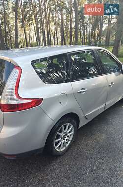 Минивэн Renault Grand Scenic 2009 в 
