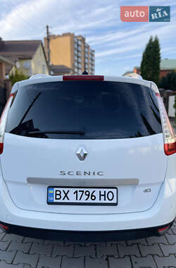 Минивэн Renault Grand Scenic 2015 в 
