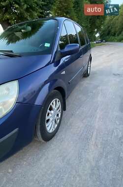 Минивэн Renault Grand Scenic 2004 в 