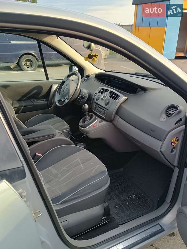 Мінівен Renault Grand Scenic 2004 в Софіївській Борщагівці