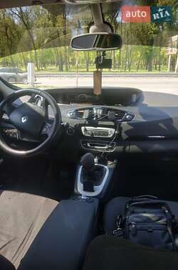 Мінівен Renault Grand Scenic 2013 в 