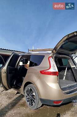 Минивэн Renault Grand Scenic 2016 в 