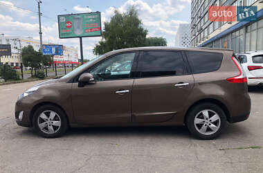 Минивэн Renault Grand Scenic 2011 в 