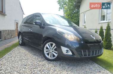 Минивэн Renault Grand Scenic 2011 в 