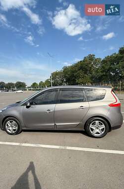 Минивэн Renault Grand Scenic 2009 в 